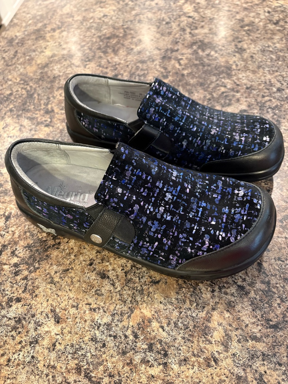 Alegria Paityn Purple and Blue Metallic Professional Comfort Nursing Clogs Sz 9